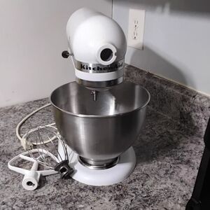 KitchenAid White Mixer with Stainless Steel Bowl And Attachments